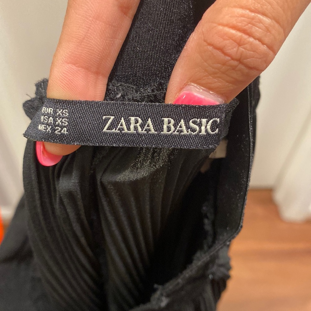 Black pleated cropped wide leg trousers - Zara